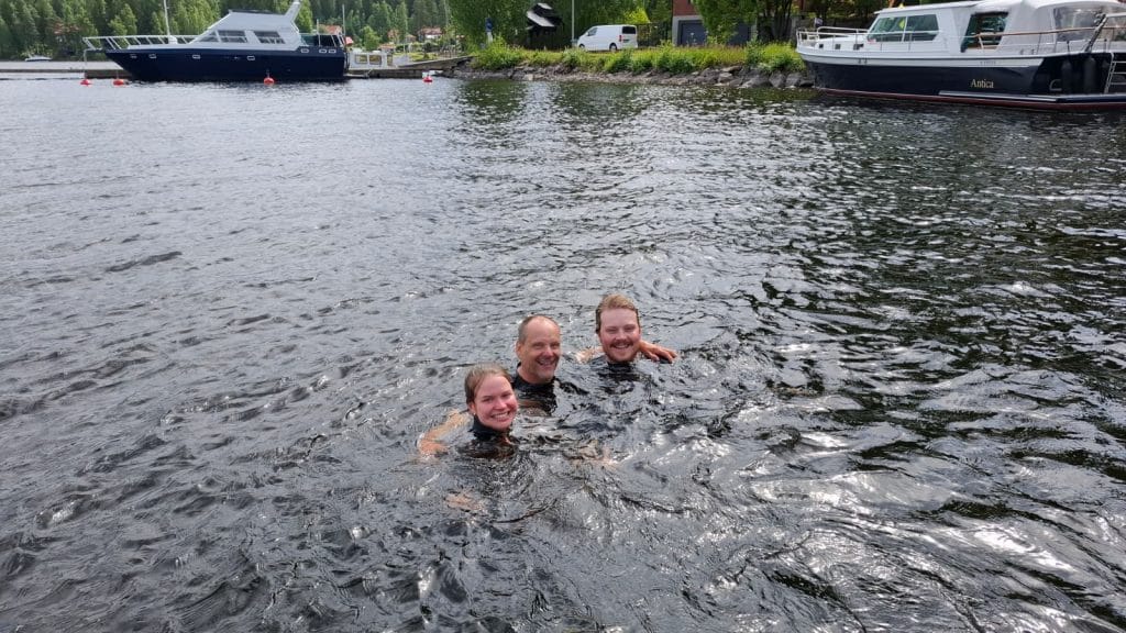 Keiteleen nopeimmat heitettiin palkintojenjaon jälkeen järveen